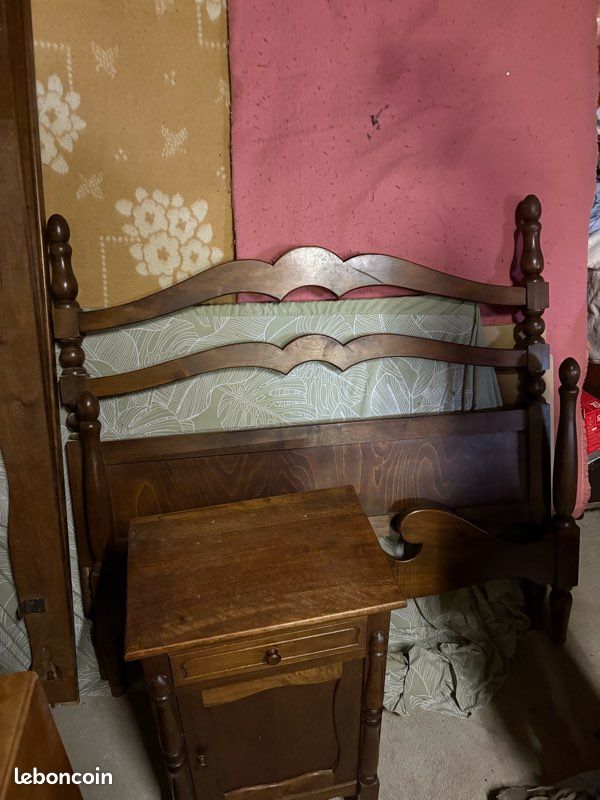 Lit ancien + table de chevet + sommier et matelas (image 1)