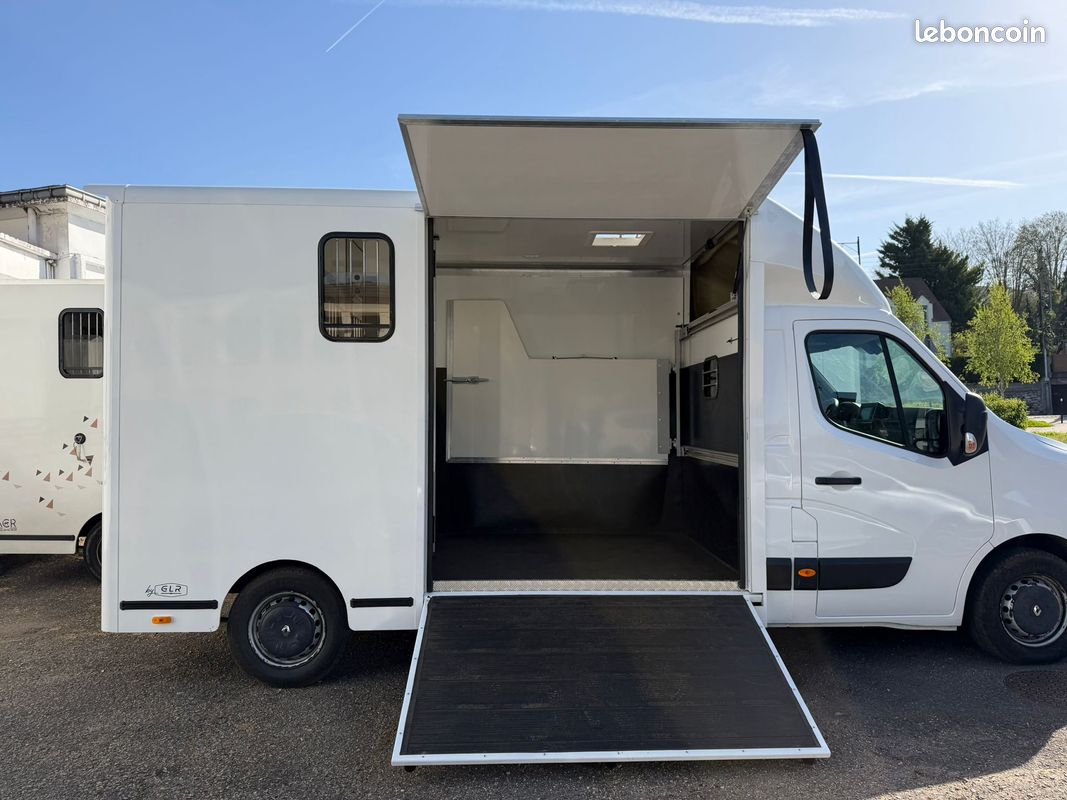 Camion 2 chevaux ACR - Renault Master - stalle - 2020 - 79 000km (image 2)
