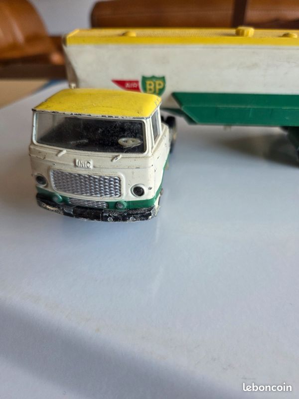 Ancien Camion Citerne BP Marchesini AMB En Tôle - Jouet Collection BO-404