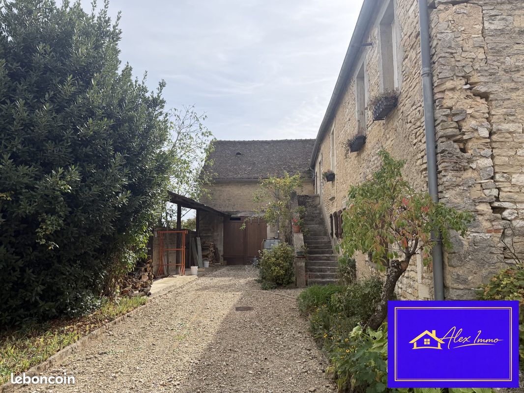 Maison 10 pièces 352 m² · à Tailly · 352 m² · 525 000 €