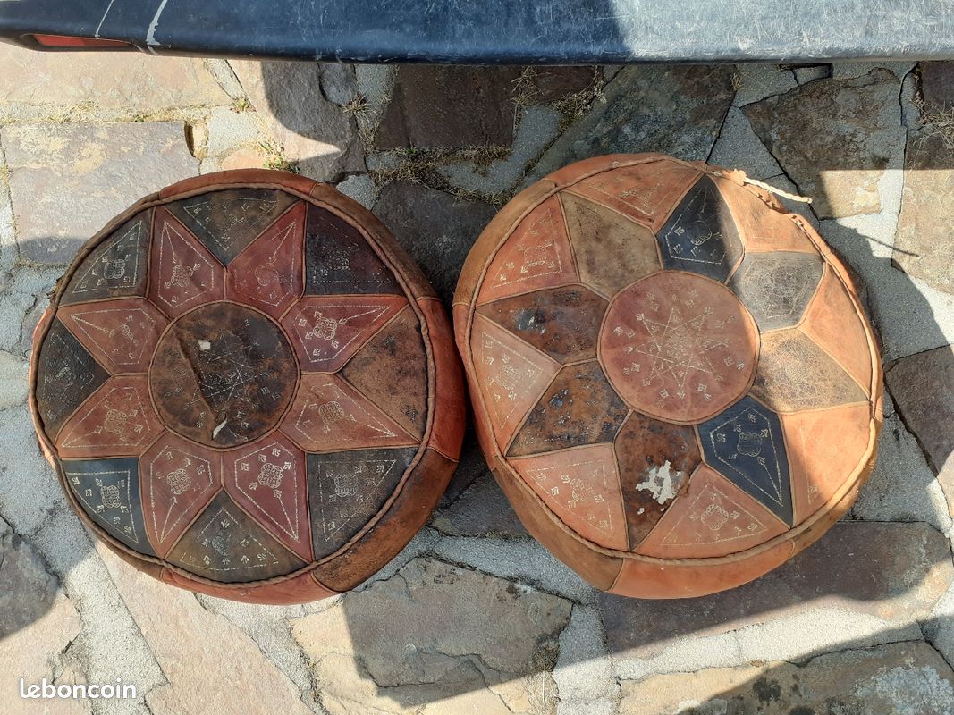 Poufs en cuir (image 1)