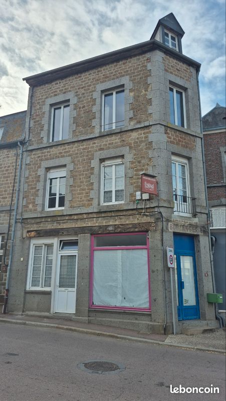Maison 11 pièces 250 m² · à Ceaucé · 250 m² · 77 000 €