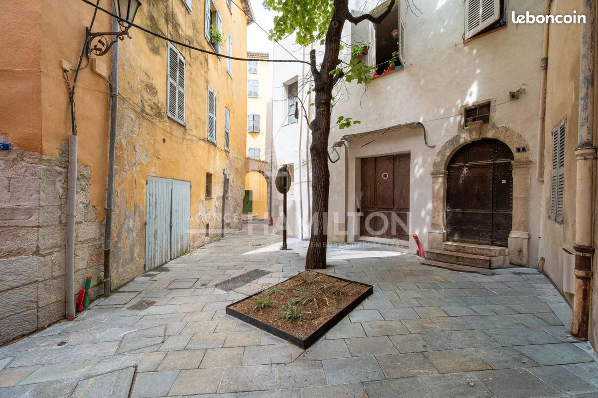 Appartement 2 pièces 76 m² · à Grasse · 76 m² · 235 000 €