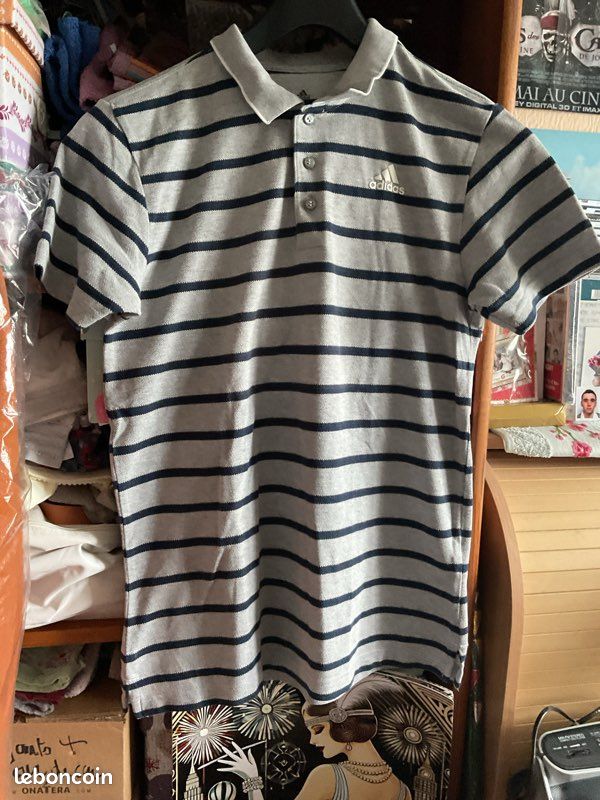 Polo gris avec rayures bleu marine de marque ADIDAS taille S (image 3)