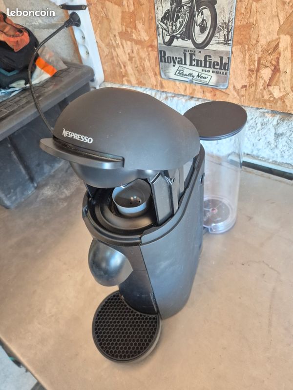 MACHNE A CAFE NESPRESSO VERTUO GRS XN910B10 - Plateau | Expat-Dakar