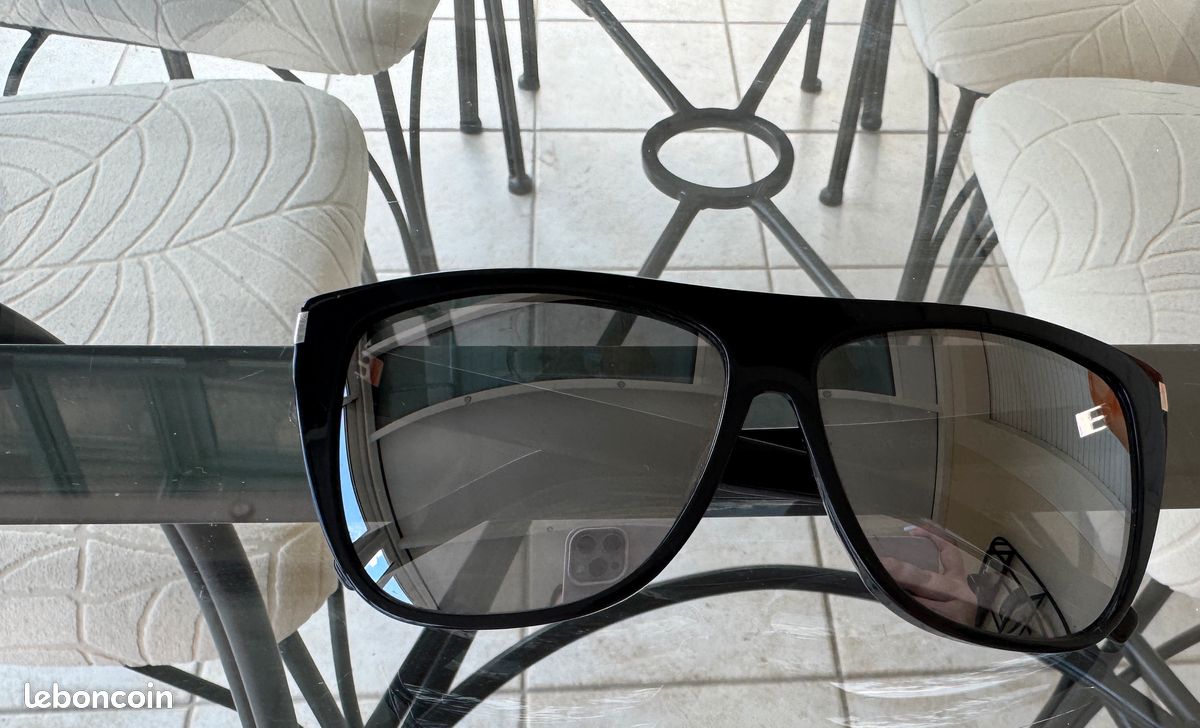 À vendre lunettes de soleil Saint Laurent, modèl : SL1 001 (image 1)