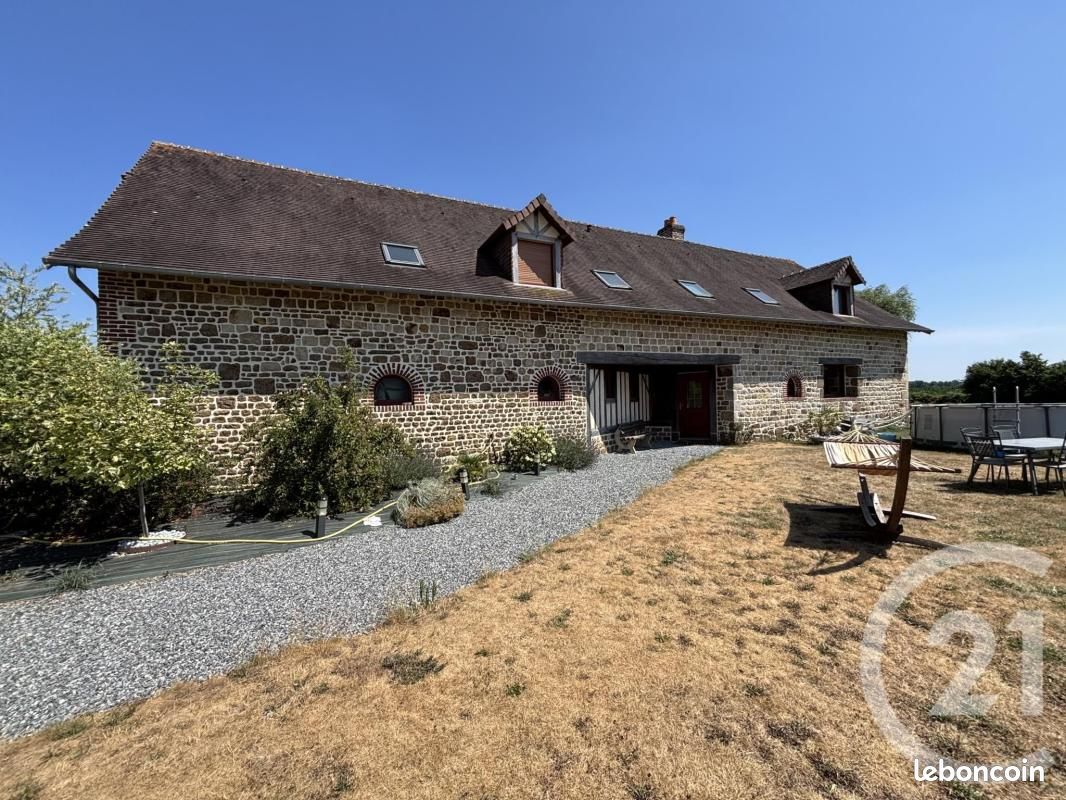 Maison 8 pièces 238 m² · à Torchamp · 238 m² · 432 480 €