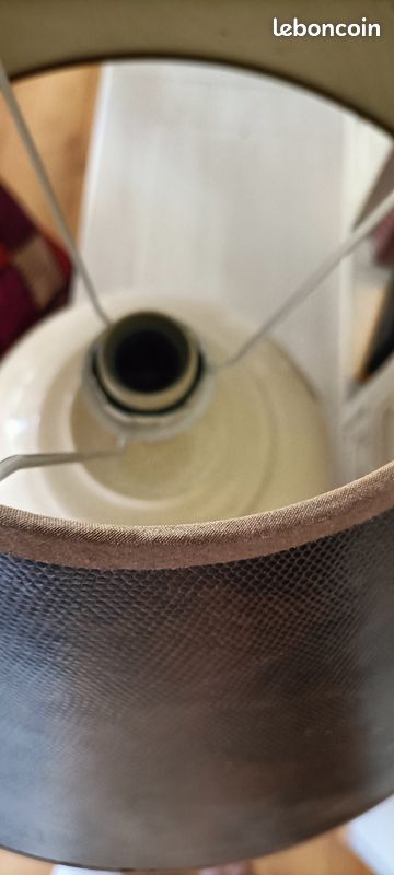 Lampe avec abat-jour (image 1)