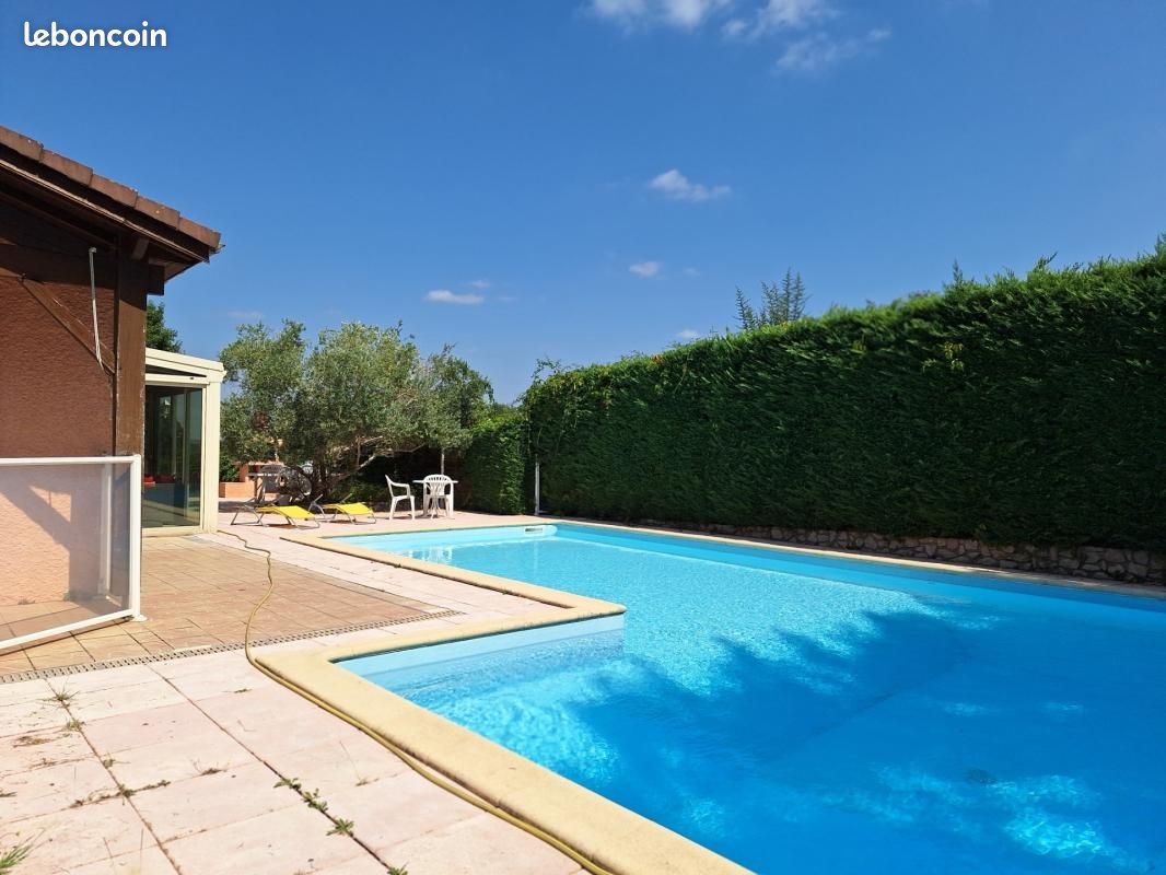 Maison 9 pièces 210 m² · à Avéron-Bergelle · 210 m² · 398 000 €