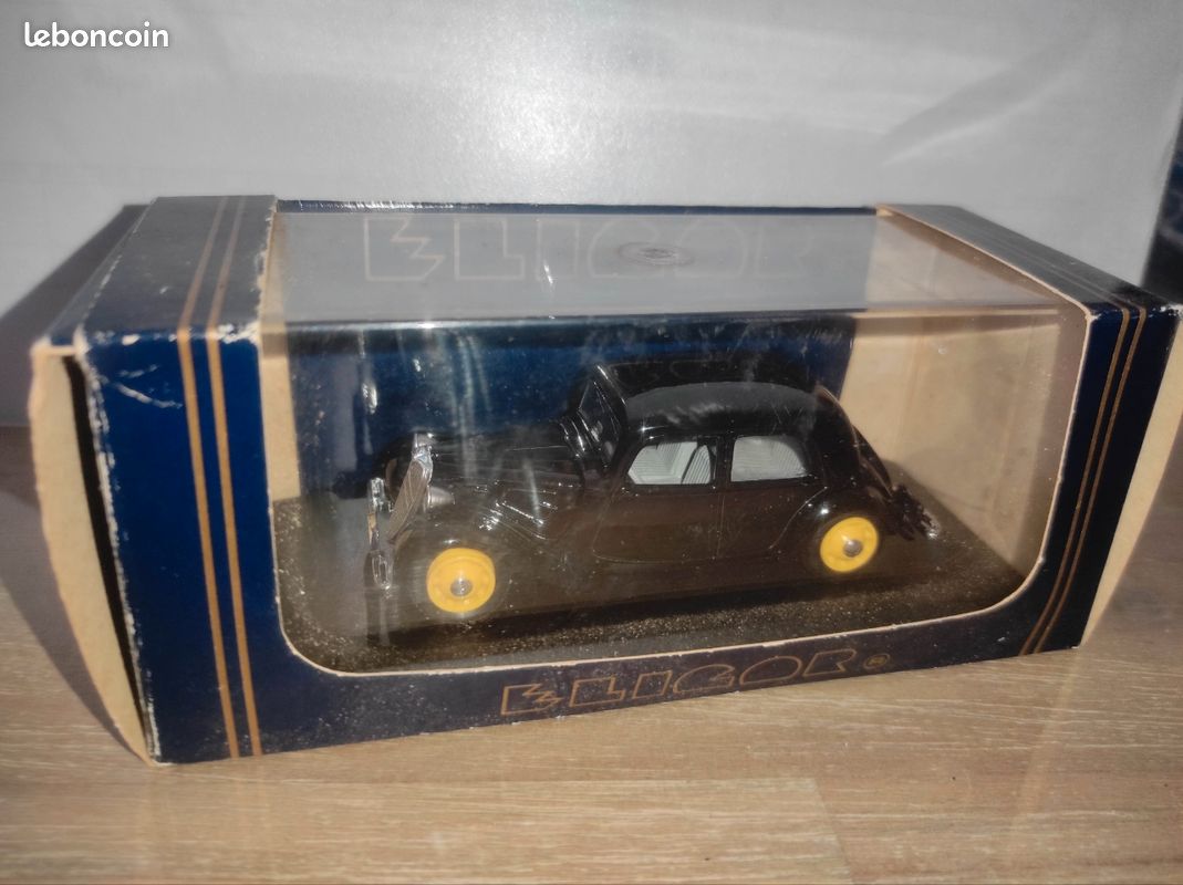 Miniature Artisanale 1/43 Citroën ID Break Avec Bateau Zodiac Sur Le Toit