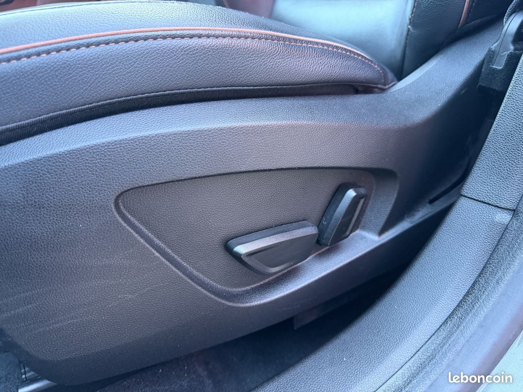 Renault CAPTUR II 1.6 E-TECH PLUG-IN 160CH INITIALE PARIS (image 15)