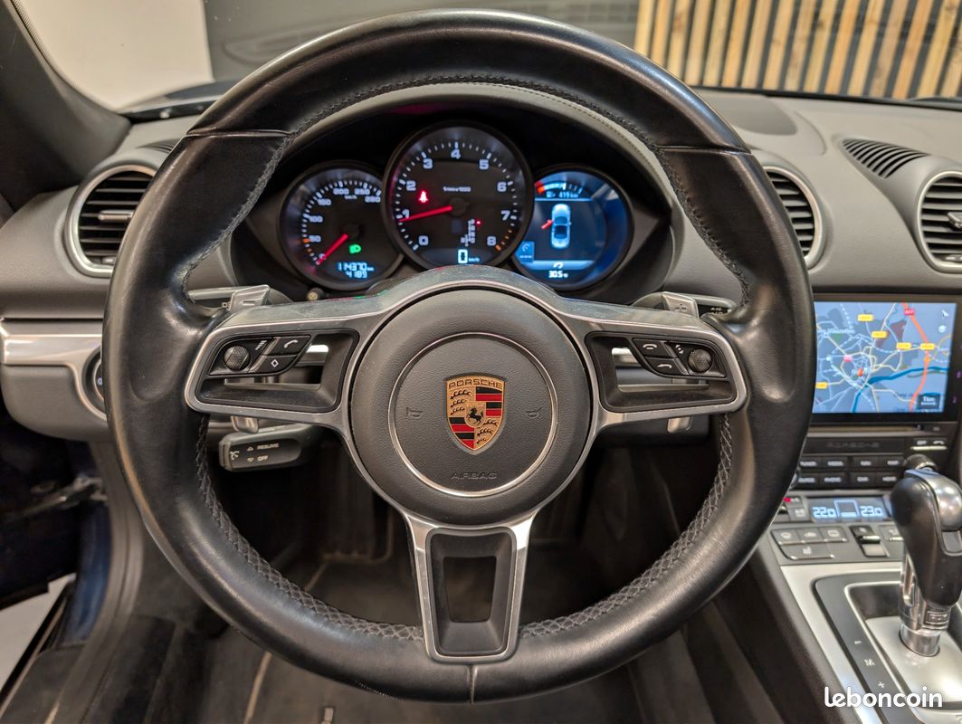 PORSCHE 718 BOXSTER 2.0 300 PDK - CAMERA DE RECUL + RADAR AVANT + SIEGES ET VOLANT CHAUFFANT + CLIM BI-ZONe (image 4)