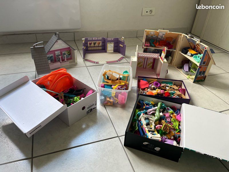 Lot De Playmobil : Maison Avec Personnages Et Accessoires – Idéal Pour Commencer