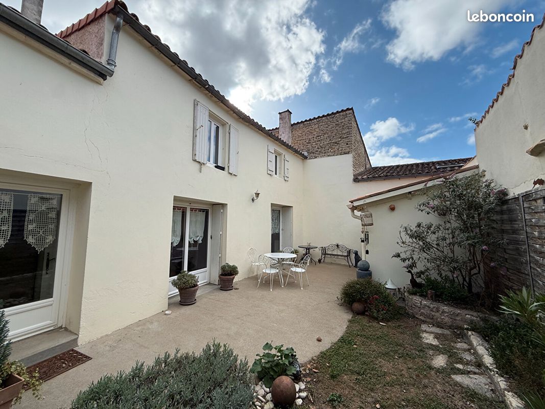 Maison 7 pièces 186 m² · à Courçon · 186 m² · 296 000 €