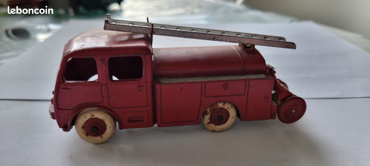 Berliet Pompiers 1er Secours Dinky Toys 32A Berliet Pompiers 1er Secours Dinky Toys 32A