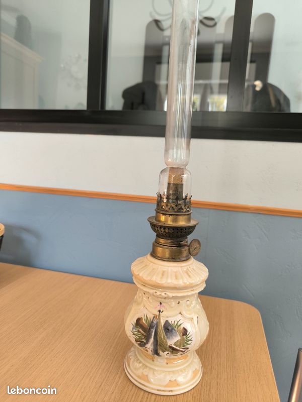Lampe à pétrole ancienne (image 1)