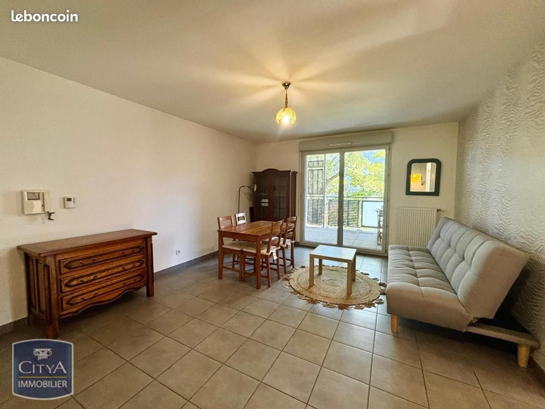 Appartement 2 pièces 42 m² · à Saint-Priest · 42 m² · 810 €/mois
