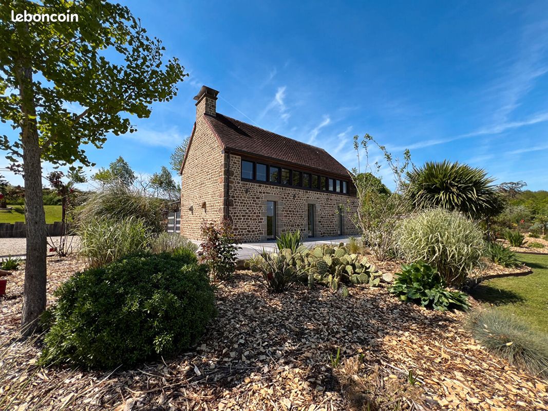 Maison 5 pièces 190 m² · à Domfront en Poiraie · 190 m² · 895 000 €