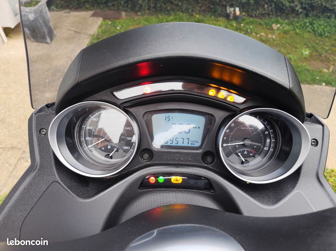 Piaggio MP3 300 HPE Sport (image 3)