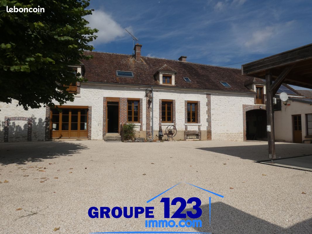 Maison 7 pièces 283 m² · à Bonnard · 283 m² · 1 950 €/mois
