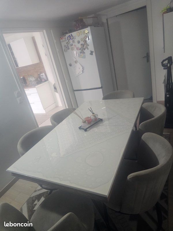Table de salle à manger + 6 chaises (image 1)