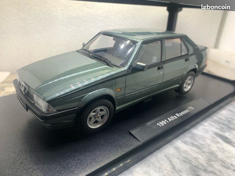 Miniature Triple 9 Alfa Romeo 75 1988 – 1/18, Métal, Argent