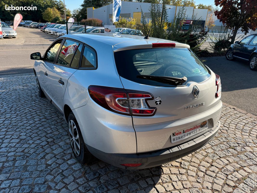 RENAULT Mégane - III Estate 1.5 dCi 110 cv/2 places societé/2011 (image 4)