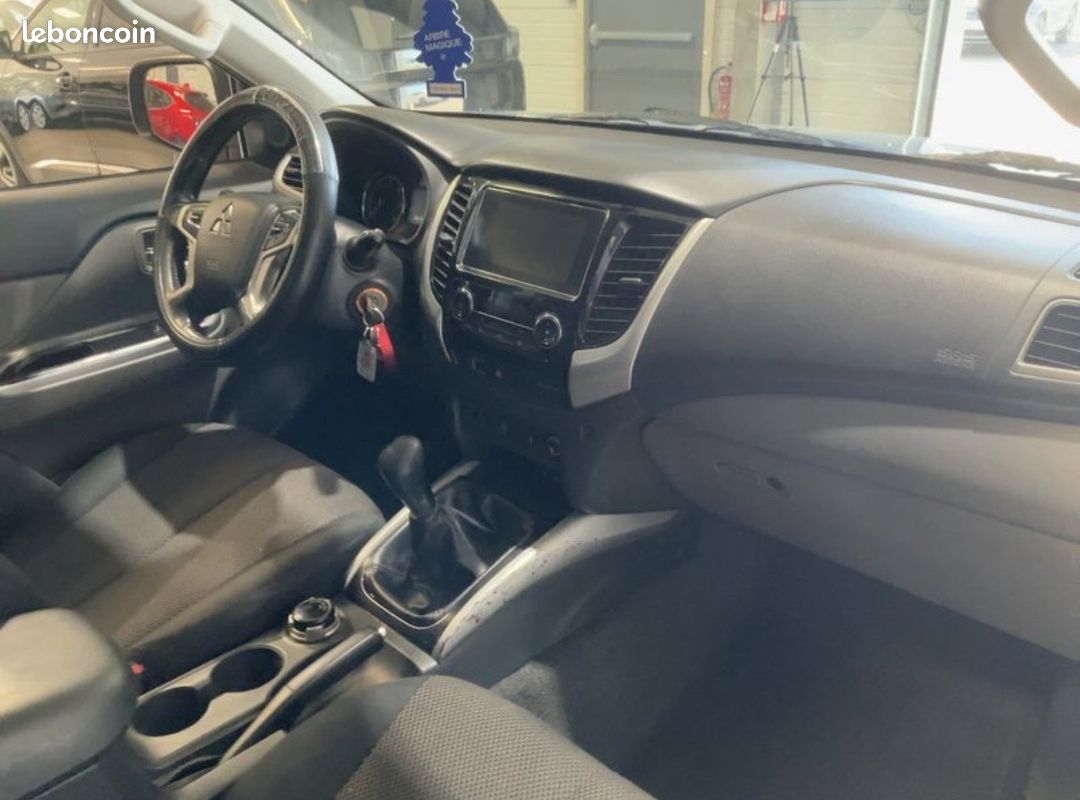 MITSUBISHI L200 Intense Connect Club Cab 4WD (image 10)