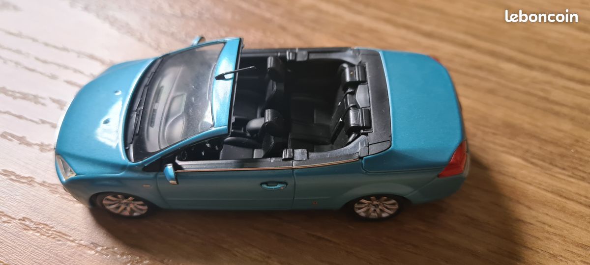 Ford Focus Coupé Cabriolet Argento Metallisch 2008 MINICHAMPS