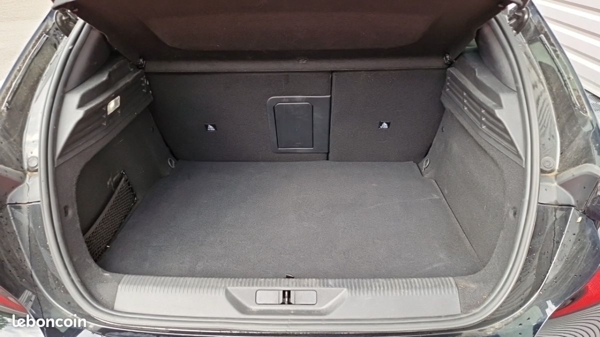 Peugeot 308 PHEV 225 E-EAT8 GT (image 11)