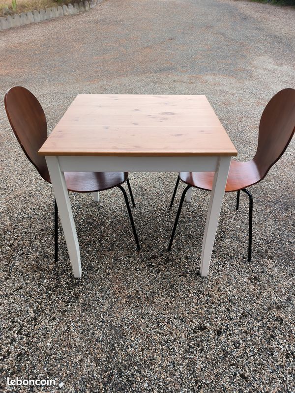 Table carrée (image 1)