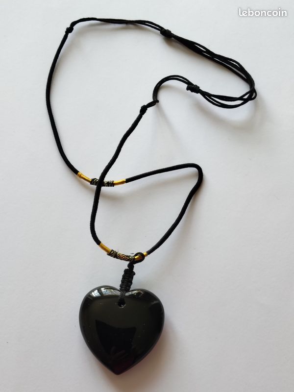 Collier Pendentif Cœur Flottant – Cordon Noir – Amour Et Bonheur – Fabrication Canada