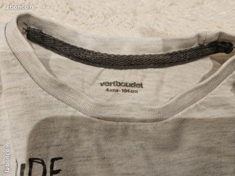 Lot de 3 tee-shirts 4 ans Vertbaudet et un pull Renne Okaidi 4 ans (image 2)