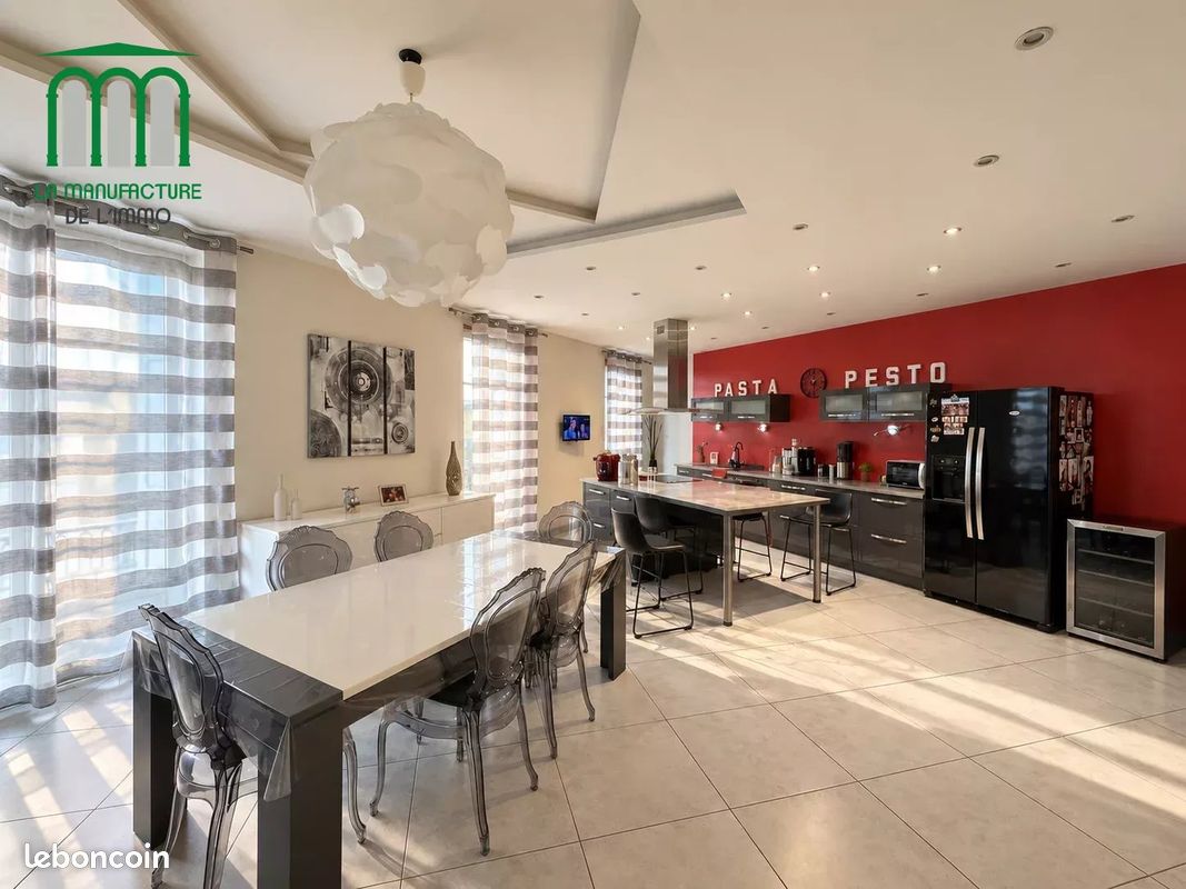 Appartement 6 pièces 159 m² · à Saint-Étienne · 159 m² · 239 000 €