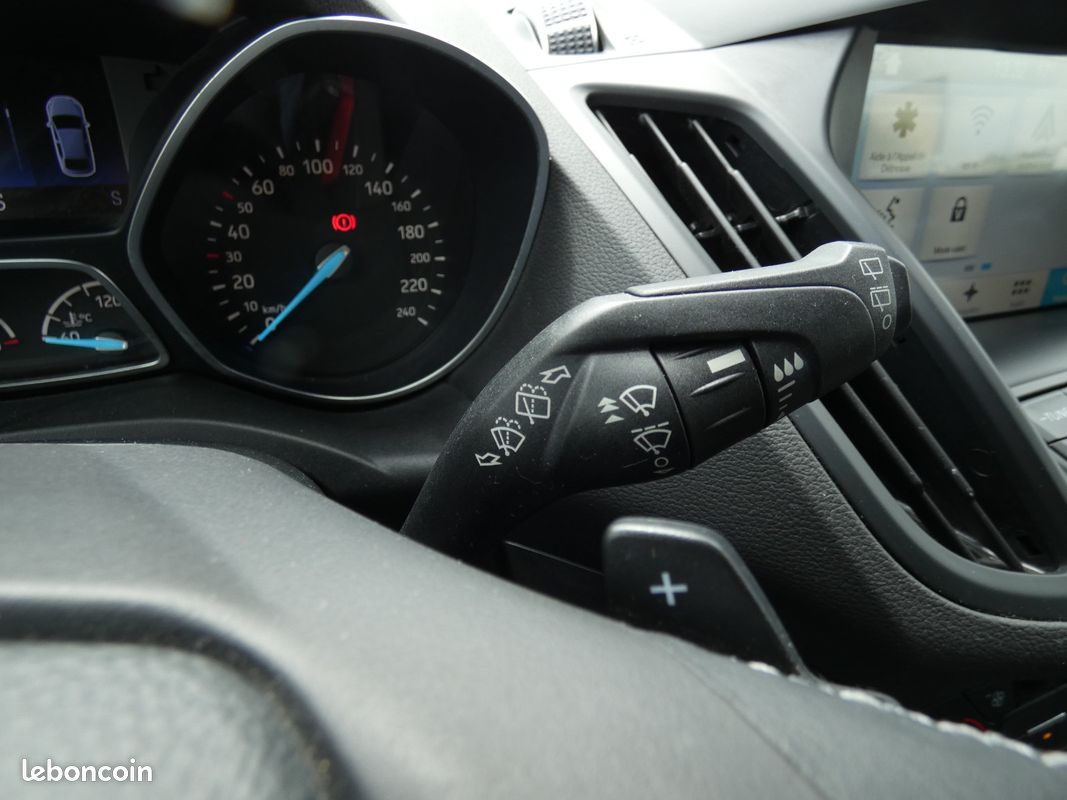 FORD KUGA 1.5 TDCi 120 4x2 Powershift ST-Line (Historique de factures d'entretien dispo) (image 23)