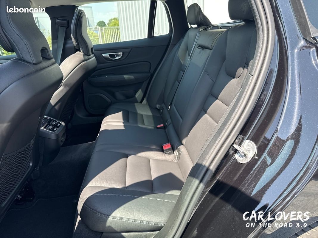 VOLVO V60 Micro hybride essence B4 197 ch DCT7 Ultra Style Dark (image 15)