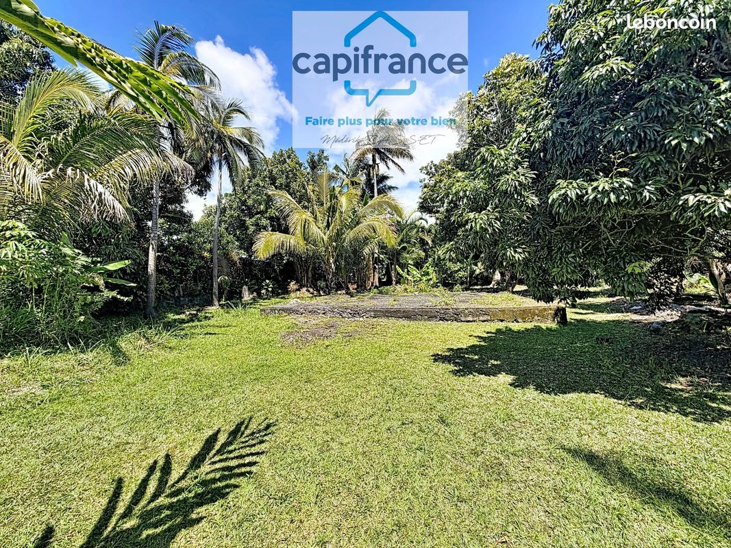 Terrain 1270 m² · à Saint-Benoît · 149 000 €