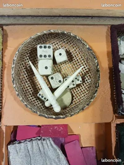 Boîte ancienne, thème médiéval - Le Brocanteur nomade