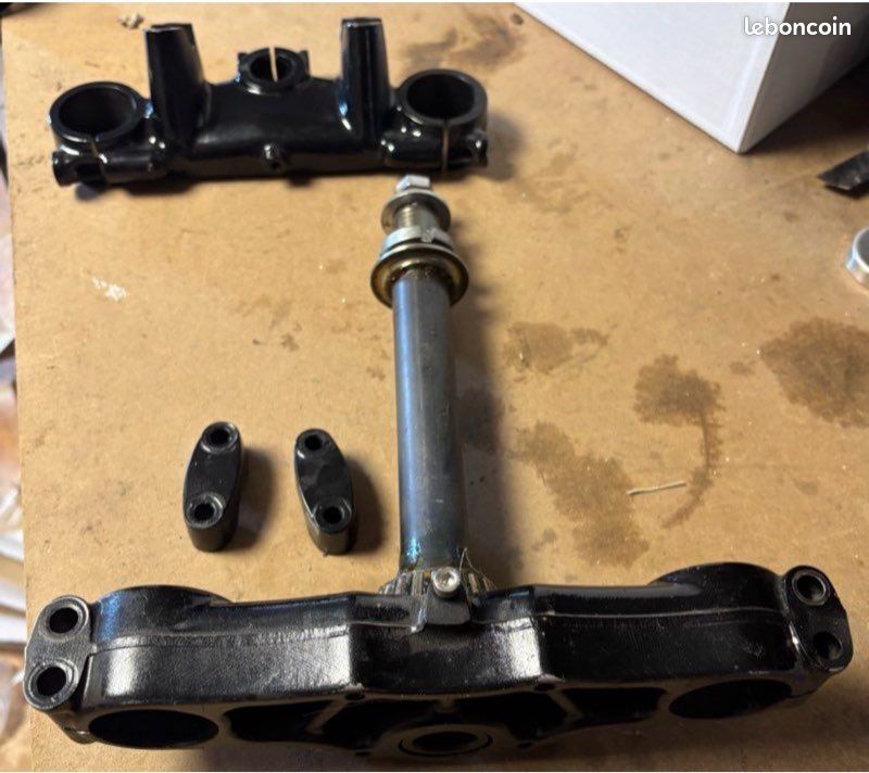 Tés de fourche supérieur et inférieur Suzuki 125 rm (image 3)