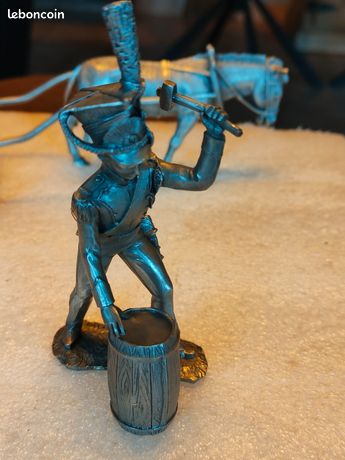 Figurine en etain du lancier avec tonneau du Bivouac
