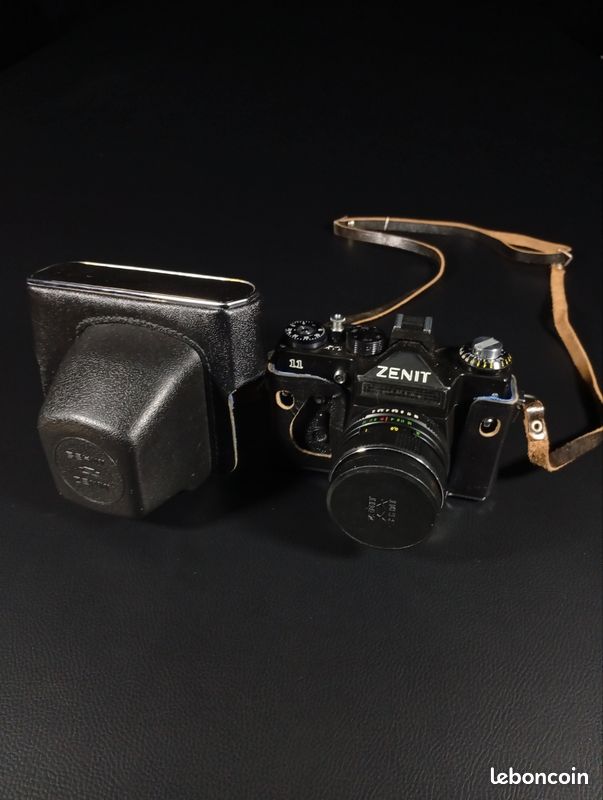 Appareil photo argentique vintage Zenit 11 avec étui cuir original – 35 mm SLR URSS (image 1)