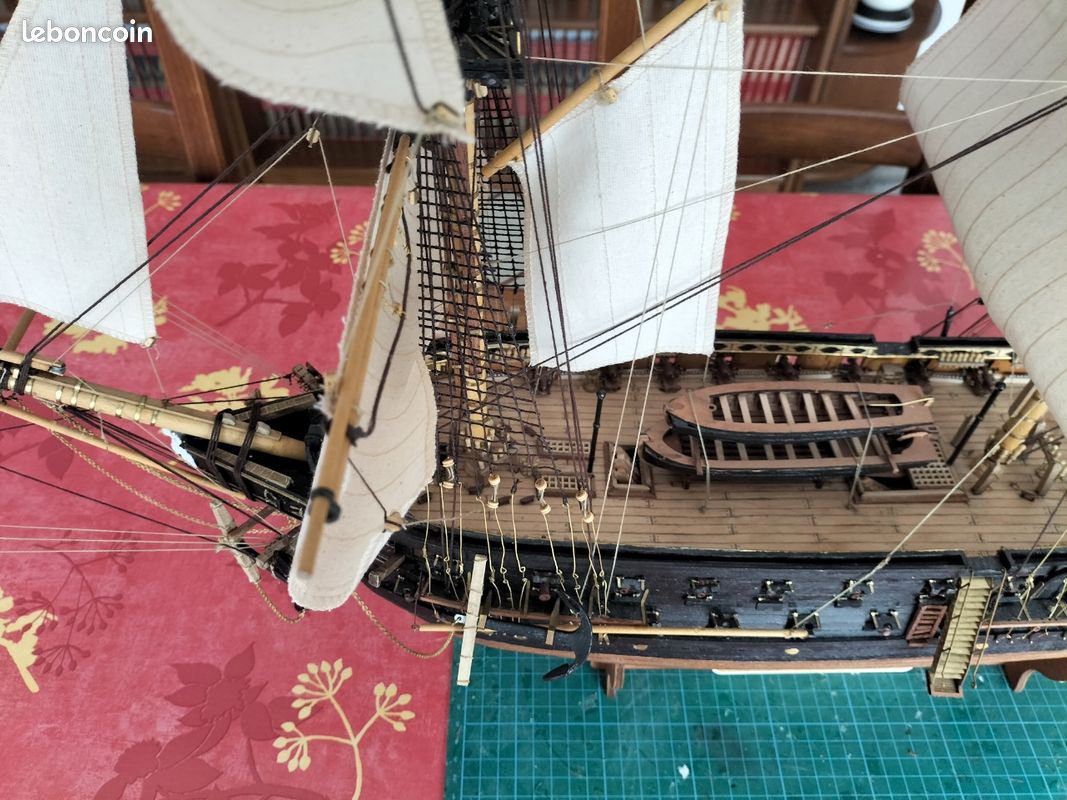 Maquette De Bateau Belle Poule à Construire - Échelle 1/90 - Kit OcCre - Neuf