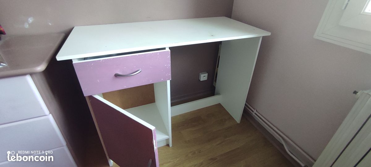 Bureau (image 1)
