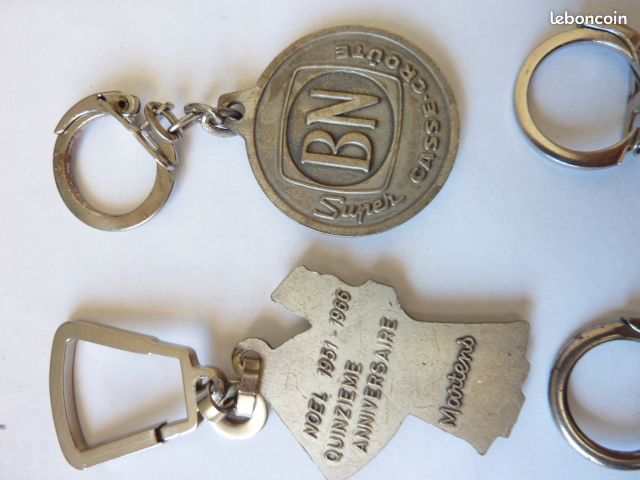 Lot de 4 portes clés métalliques de collection (image 7)