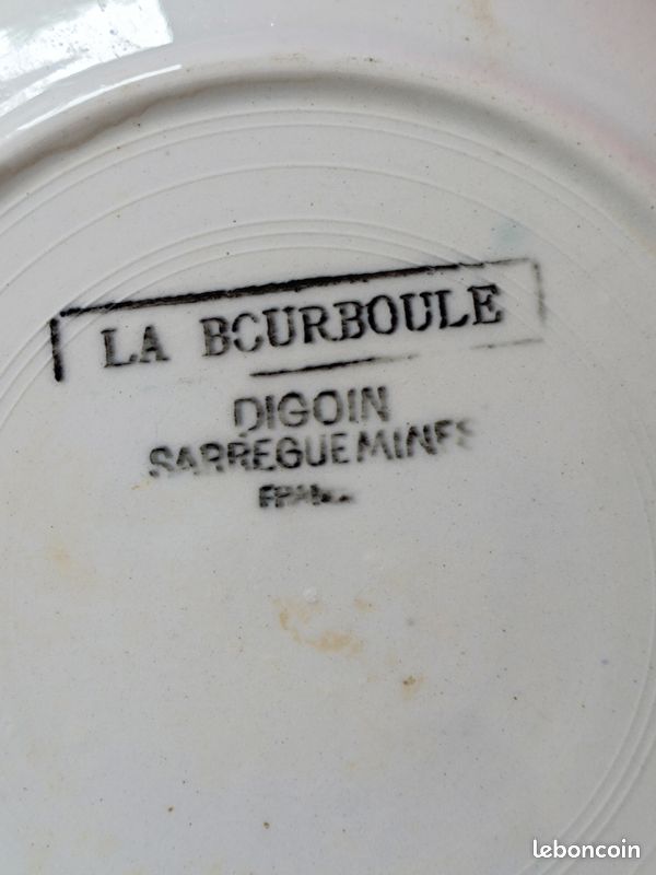 6 +2 Assiettes plates décor bleu:Digouin Sarguemines Décor le Bourboule (image 3)