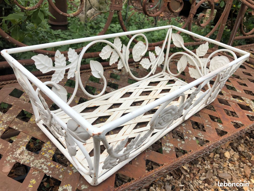 Jolie jardinière / porte pot de fleurs en fer forgé avec support (image 7)