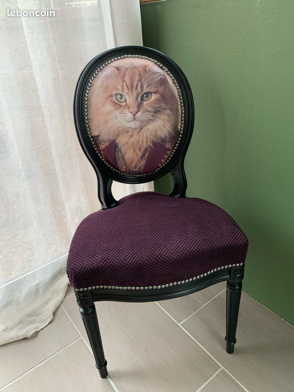 Chaise médaillon chat en costume (image 2)