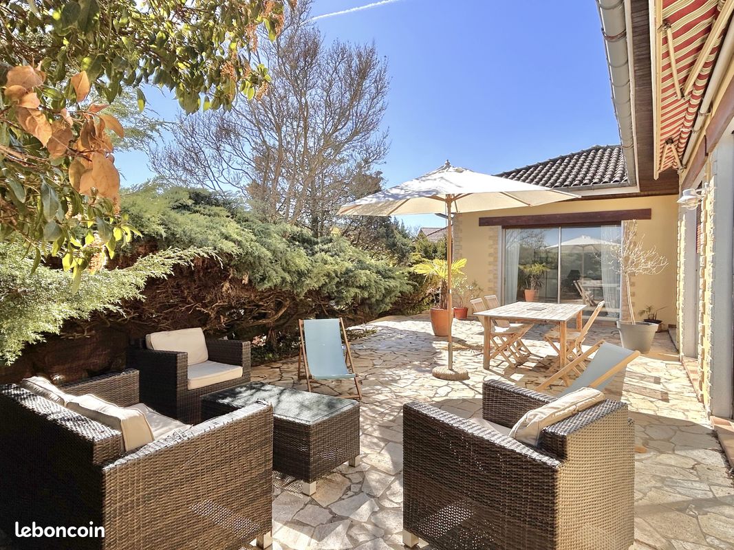 Maison 7 pièces 220 m² · à Grézieu-la-Varenne · 220 m² · 490 000 €