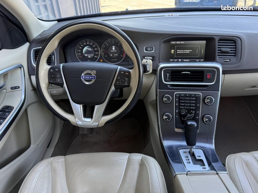 Volvo V60 D4 163 ch StopetStart Ocean Race Edition Geartronic (image 17)