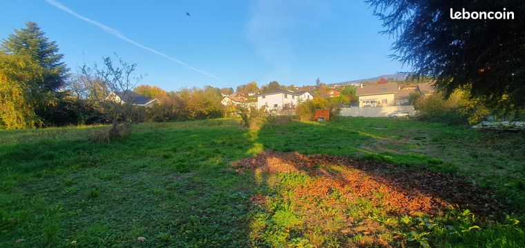 Terrain 2670 m² CRANVES SALES